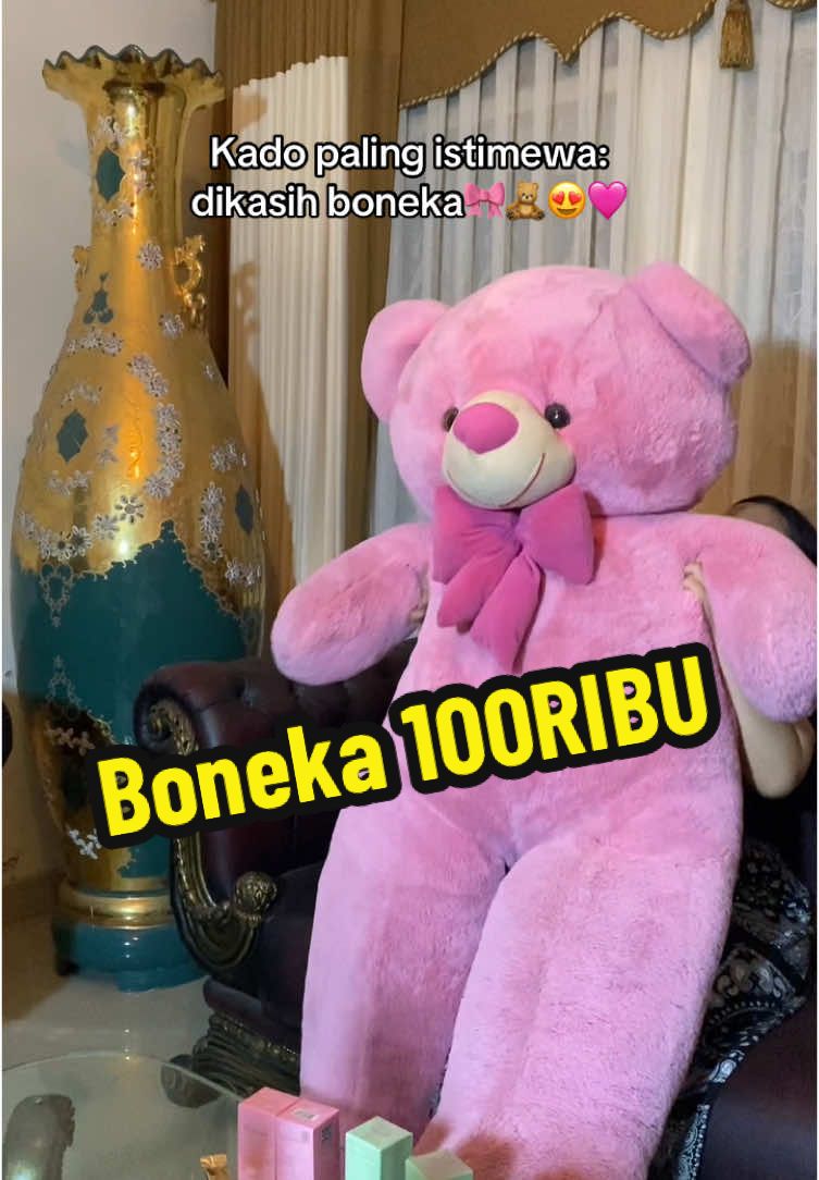 Suka banget boneka pink #kadopacar #kadovalentine #kadoromantis #bonekaviral #bonekalucu #boneka #bonekaberuang #bonekaraksasa #bonekajumbo #BonekaTeddyBear #teddybear #kadoboneka #widiaboneka #boneka2meter #bonekaberuangjumbo 