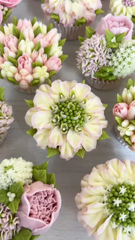 Want to learn? Check out my bio in my IG  . . . . . #cupcakes #cupcakeday #cupcakedaily #cupcakeaesthetic #foodart #homemade #bakingtutorial #dessertdecor #cupcakedecoration #buttercreamflowers #cupcakedecoratingvideo #pipingflowers #pipingbuttercream #buttercreamcake #floraldesign #bloominbakes #elegantcupcakes #cupcakelover #fancybuttercream 
