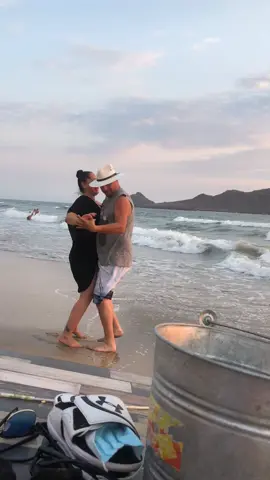 Bro Dancing Mazatlan con 🦂 esrosy 