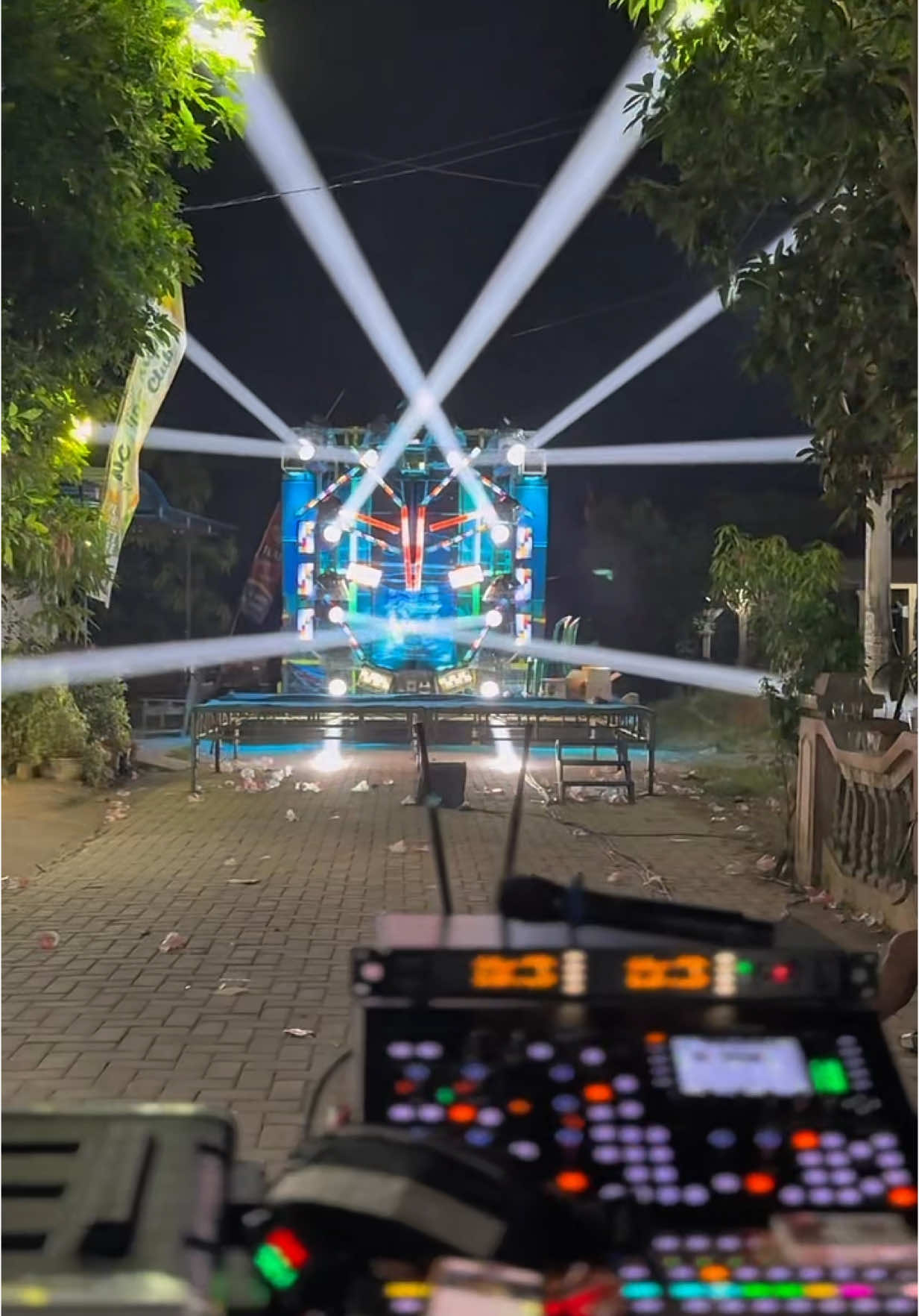Sik asik💃🔥@dinkproject⚡️ #kjipartyaudio #hkllighting #karnavalpati #soundsystemmalang #fyp #ceksound #cinematic @IBL chanel @ʙᴀɴɢ ʀᴏʏ ᴏꜰꜰɪᴄɪᴀʟ2 @KAPTEN GABUT OFFICIAL 
