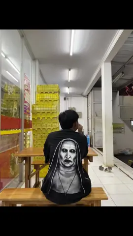 Kaos oversize Valak horor serem harga 80k ada di kranjang kuning #outfitcowo #kaosoversize #valakthenun #kaosoversizemurah #valak 