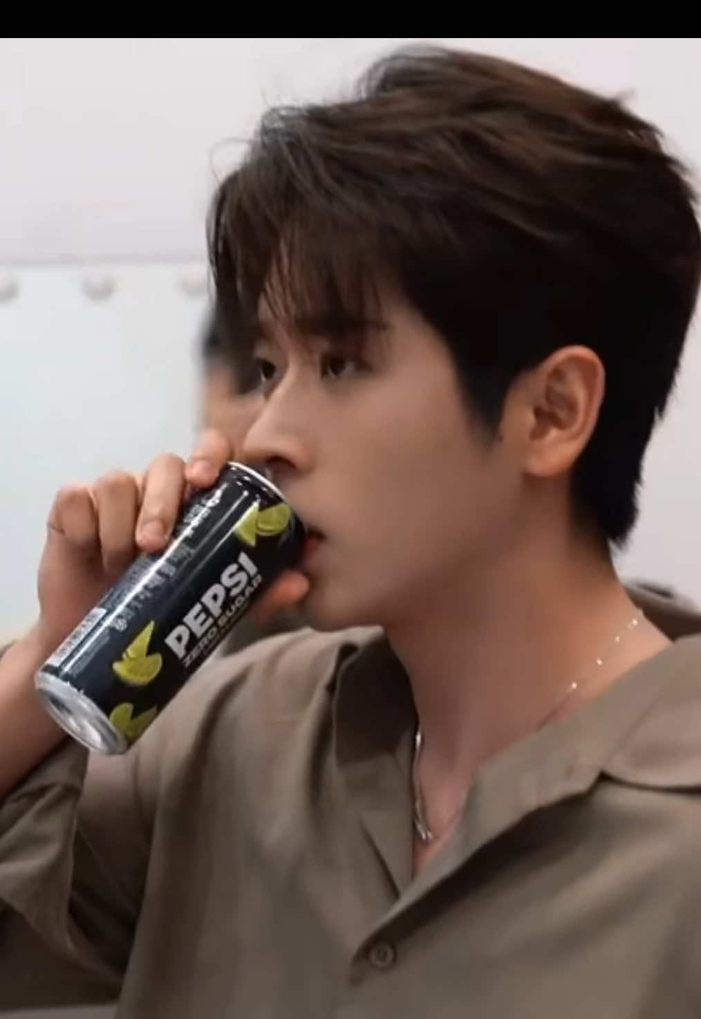 หล่อมากกกก ชอบการอวยของสโมสรพี่เหล่ยสุดๆ ไม่ว่าจะอะไร การร้องเพลงและเต้นรำของผู้ทรงอำนาจ หนุ่มหล่อขนาดนี้คือคำตอบ__#เฉิงเหล่ย 😎👏🏻 โคตรเท่! #ChengLei #丞磊 