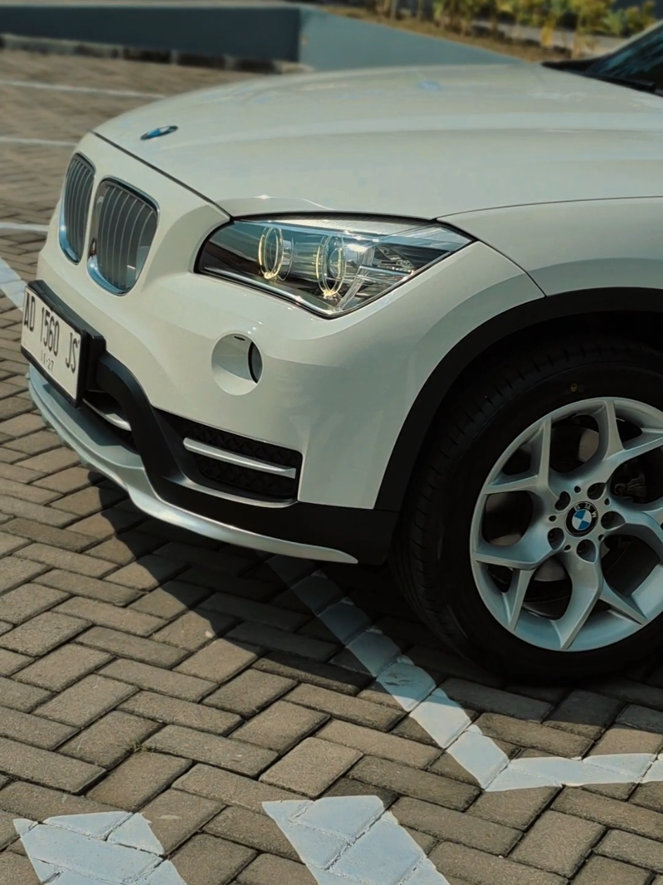 DIJUAL :  BMW X1 XLine Sdrive 1.8  NIK 2015 ( E84 Last Edition 4 silinder ) Plat AD Solo ( Pajak hidup bln 11 ) LOW Kilometer 37.000 an ASLI Unit simpanan Surat komplit , remote ada 2 , map buku bawaan