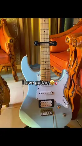 i love guitars🤩🎸 #gitar #guitarcover #gitaris #gitarcover #fypシ゚ 