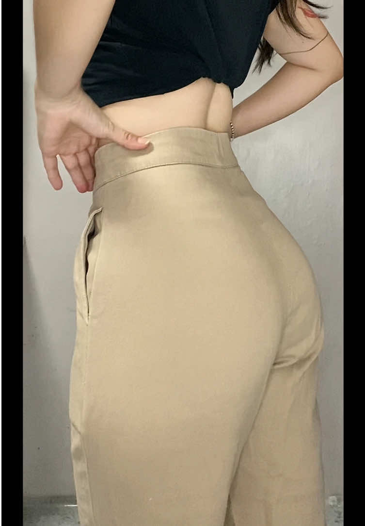 #khakipants #jenniepants #isabelsollosa 