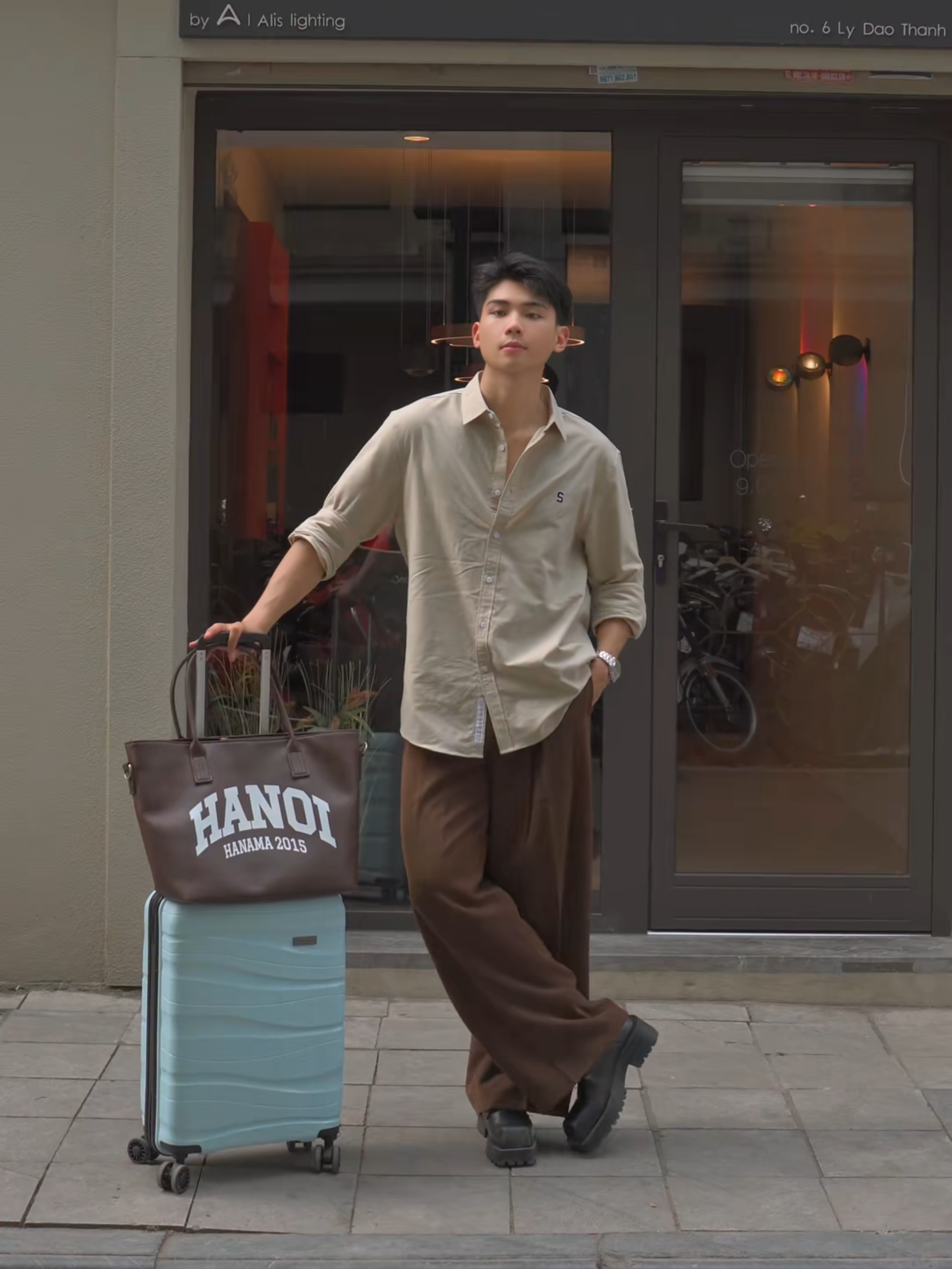 PISANI LANI | TOP 1 vali nhựa PP bền bỉ số 1 thị trường. Diện mạo thanh lịch được tô điểm những đường vân lượn sóng mềm mại cùng với nội thất thông minh và những tính năng hiện đại. Pisani Lani vừa tôn lên cá tính riêng của bạn, vừa giúp bạn thao tác linh hoạt và an tâm sử dụng mọi chuyến đi gần xa. - Chất liệu nhựa PP dẻo dai vượt trội, hạn chế bể vỡ. - Hệ thống khóa số TSA đạt chuẩn quốc tế, đảm bảo an toàn tối đa. - Bánh xe đôi xoay 360° linh hoạt, thích ứng với mọi địa hình. - Quai xách với lớp đệm cao su êm ái giảm áp lực lên tay thuận tiện cho việc mang vác. Nhanh tay sở hữu ngay! #miavn #vali