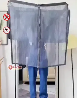 Les moustiquaires de porte offrent de nombreux avantages pratiques, surtout dans les régions où les insectes volants sont fréquents. Voici les principaux : 1. Protection contre les insectes Empêche les moustiques, mouches, guêpes et autres insectes d’entrer, tout en laissant la porte ouverte. 2. Amélioration de la ventilation Permet une bonne circulation de l’air frais sans avoir à ouvrir complètement la porte au risque d’invasion d’insectes. 3. Réduction de l’utilisation de produits chimiques Moins besoin de sprays ou de produits anti-moustiques, donc meilleur pour la santé et l’environnement. 4. Économie d’énergie En facilitant le rafraîchissement naturel de la maison, elles peuvent réduire l’usage de la climatisation. 5. Confort et bien-être Améliore le confort intérieur, surtout pendant les saisons chaudes, en gardant les nuisibles dehors. 6. Sécurité (dans certains modèles) Certaines moustiquaires sont renforcées (ex. : cadre métallique ou enroulable avec fermeture magnétique), offrant une couche supplémentaire de sécurité. 7. Discrétion esthétique Disponibles en différents styles (magnétiques, coulissantes, enroulables, rideaux), elles s’intègrent bien dans l’esthétique de la maison. #moustiquaire  #bienetre  #tiktokafrique🇹🇬🇨🇩🇨🇮🇧🇯🇬🇦🇨🇲🇬🇦 