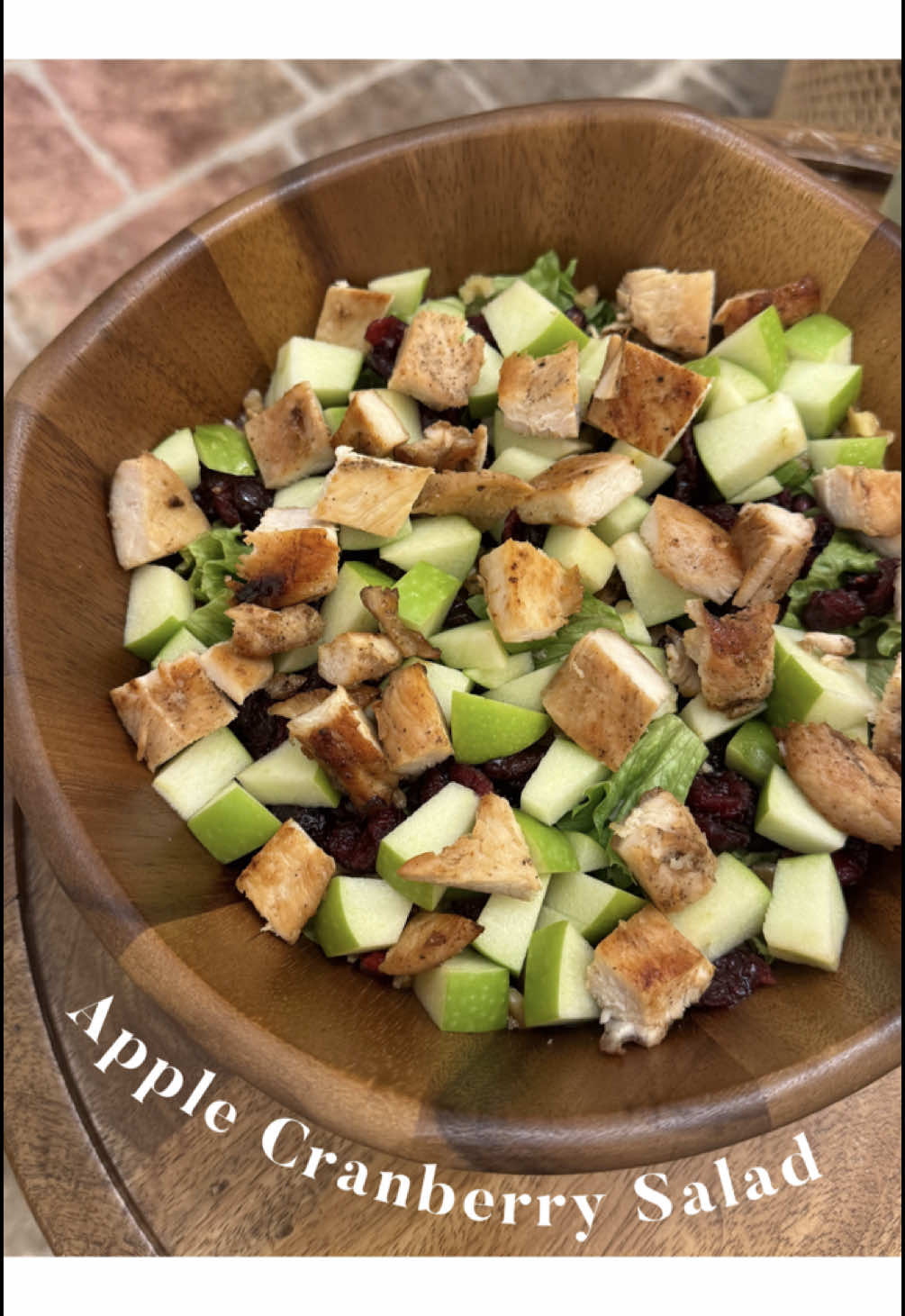 Apple cranberry salad 🪄🙂‍↔️• سلطة التفاح وصوص الكزبره لذيذذذه🙂‍↔️🫠🪄.  المكونات: خس، تفاح اخضر، رمان، كرانبيري مجفف، وجوز  الصوص في الخلاط: روب يوناني، مايونيز، ليمون، ملح وفلفل، وكزبره  وتقدرون تاكلونها مع دجاج مشوي تطلع لذيذه🪄🙂‍↔️ #salad #easysalads #EasyRecipe #quickmeals #applesalad #cranberry #apple #healthymeals #وصفات_طبخ #طبخ #سلطات #سلطات_لذيذه #سلطات_سهله #وصفات_سهله #سلطة_التفاح #سلطة_الكزبره 