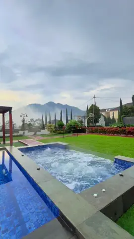 Dengan vibes seperti ini?🥹 #glampingbandung #villabandung #villabandungmurah #glampingmurah #wisatabandung #penginapanbandung #explorebandung #villaistanabunga #staycationbandung 