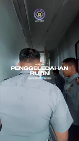Tingkatkan Kewaspadaan, Lapas Kediri Gelar Penggeledahan Rutin Kamar Hunian WBP Ka KPLP Lapas Kediri, Wenda Indra Bachtiar, pimpin penggeledahan rutin bersama Kasie Adm Kamtib, Jatmiko, dan Satgas Kamtib. Kegiatan berlangsung tertib, humanis, dan sesuai prosedur. #pemasyarakatan #penjara #fyp #polsuspas #lapas #rutan #kemenimipas #pembinaan #lapaskediri #operasi #deteksidini #keamanan #foryourepage #13programakselerasi