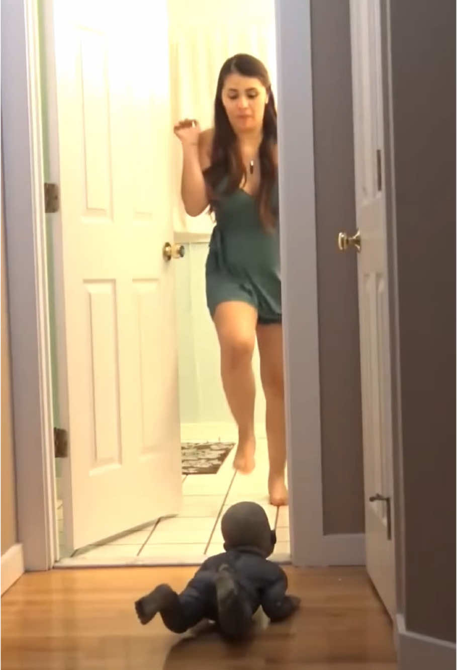 #funnyvideo #prank #prankscare #jumscare #scarescam #foryou #funnytiktok #possessed #funny 