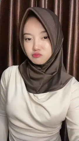 ga suka lagu ini sbnrnye