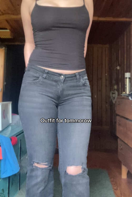 Im obsessed w this song #fyp #09 #outfit #foryoupage also it’s not my messy room 