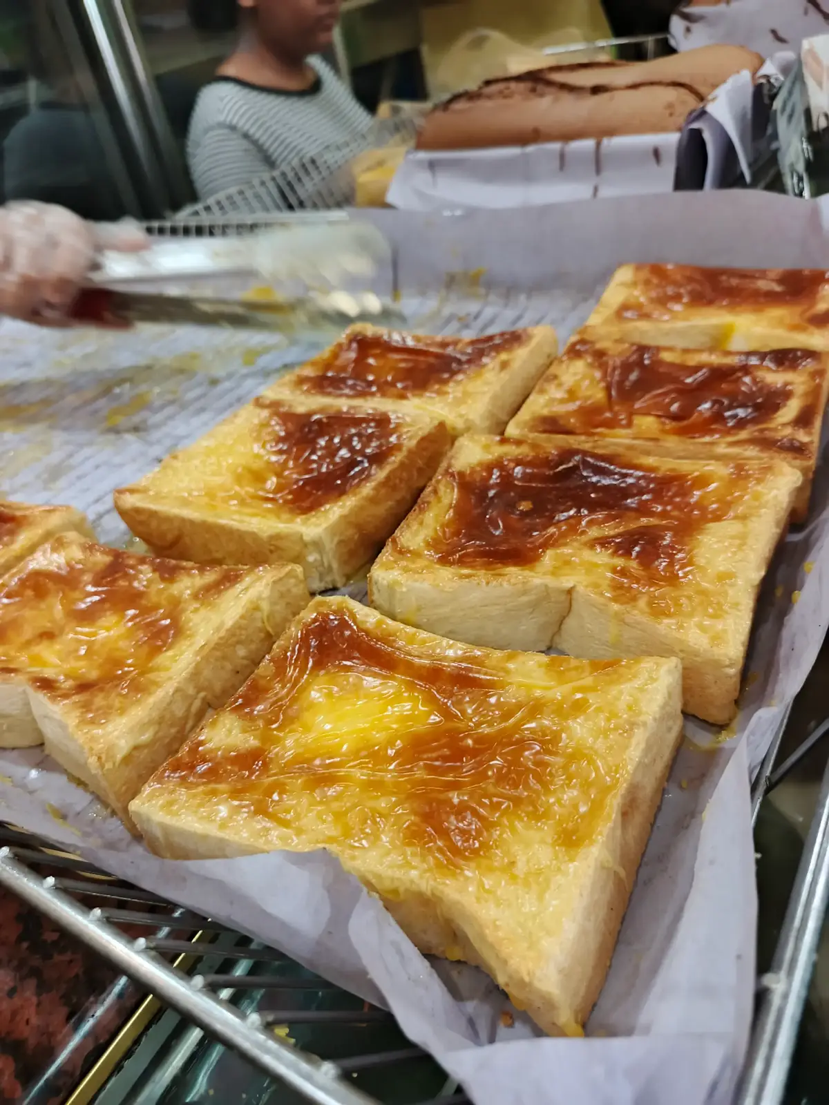 roti yang lagi Viral di daerah Surya Kencana 😁 8/10 ga enek kejunya , mantapp 📍De Paris Surya Kencana Bogor  #viral #roti #bogor 