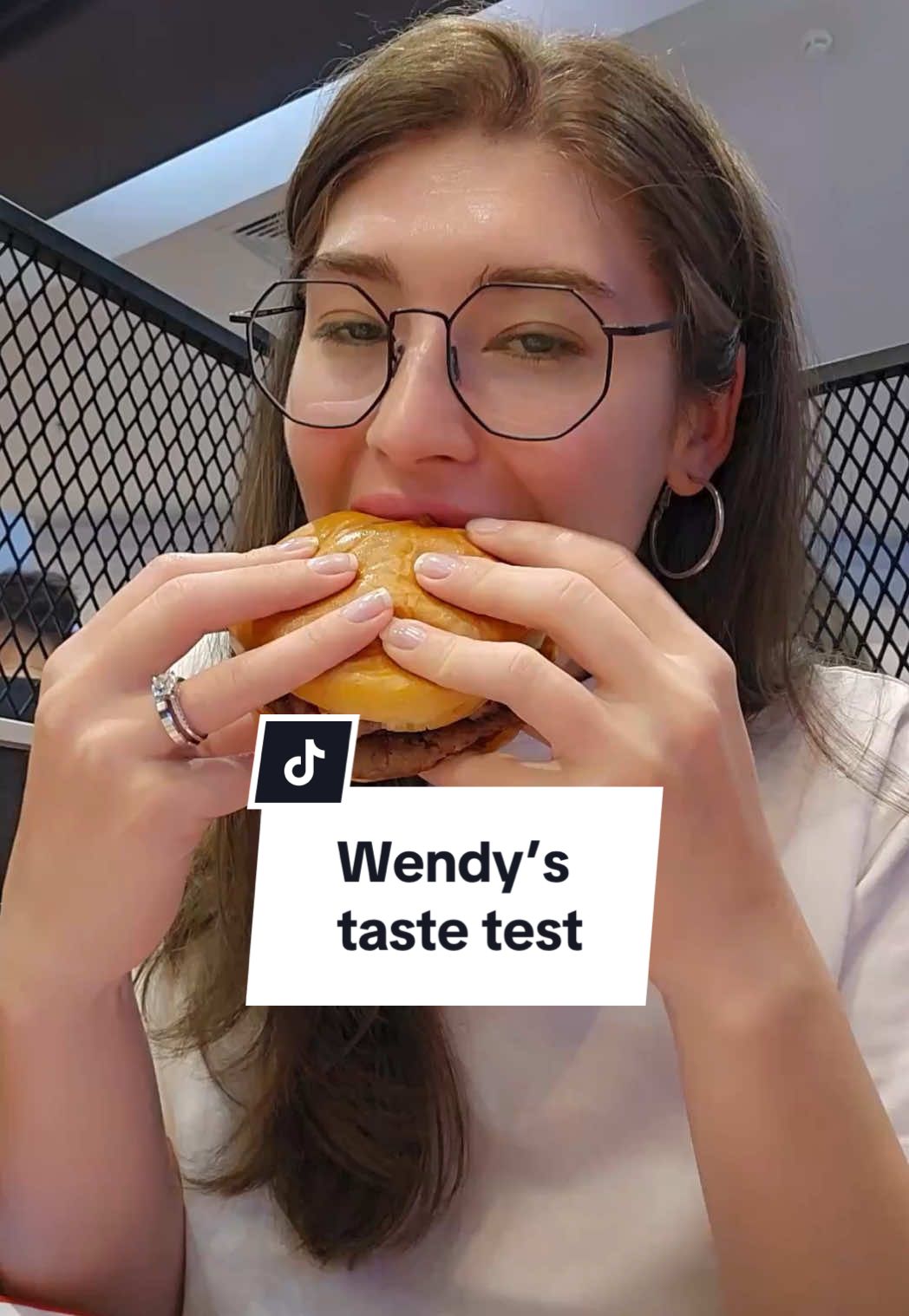 Astept sa schimbe carnea si mai incerc o data pentru ca simt ca are potential 🍔 #tastetest #wendys 