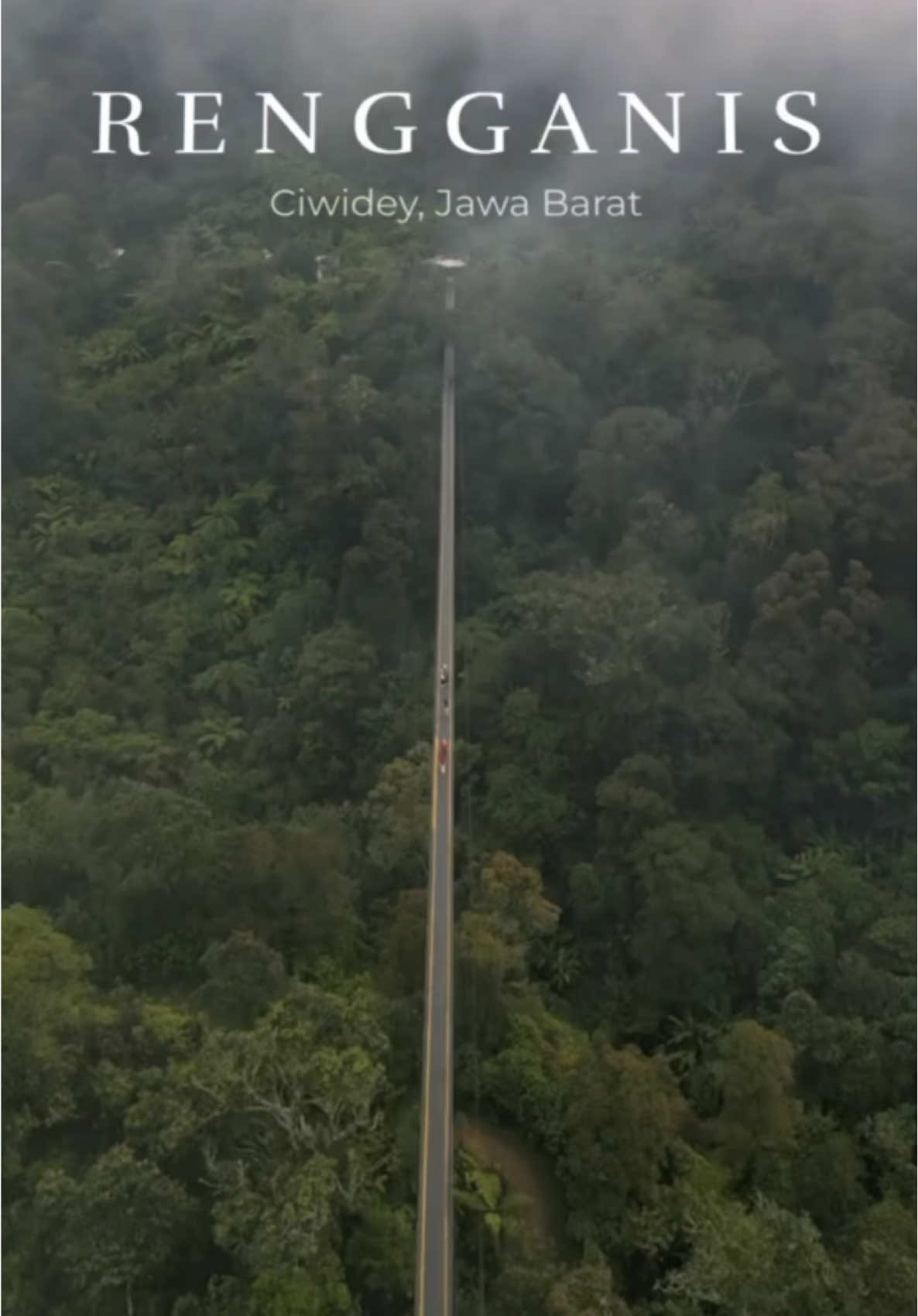 Rengganis Suspension Bridge, jembatan gantung terpanjang se-Asia Tenggara yang berada di kawasan gunung Patuha menjadi penghubung atau jalan pintas menuju kawah Rengganis. Karena lokasinya yang berada di ketinggian sekitar 1.700 mdpl, jembatan ini sering di selimuti kabut yang menambah aura magis di area tersebut. Pengelola jembatan ini masih sama dengan pengelola jembatan gantung Situ Gunung yang berlokasi di Sukabumi, itu mengapa 2 jembatan tersebut memiliki desain yang hampir sama. Warga Bandung Raya sudahkah mengunjungi jembatan gantung kebanggaan kita bersama ini ? 📍Rengganis Suspension Bridge, Bandung #bandungexplore #jelajahbandung #ciwidey #rengganis #rengganissuspensionbridge #bandung #jawabarat #exploreindonesia #wonderfulindonesia #bandunghits #pesonaindonesia 