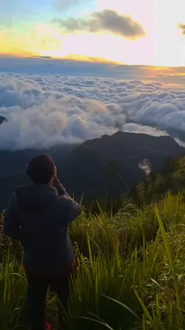 perjalanan mu yang jauh akan menjadi pengalaman hidup mu kelak sulit nya di track akan menjadikan diri mu lebih kuat dari pada sebelumnya #amazingwilis #adventure #wilisandrealtulungagungwonderfull #viajurangsengani 