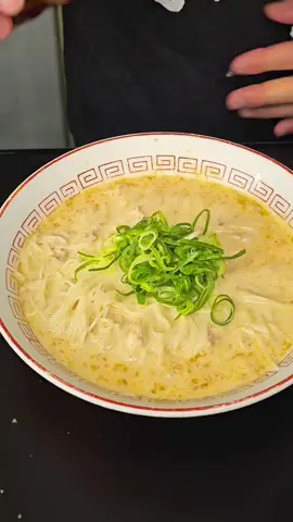 冷やし豆乳坦々そうめん 中華あじ大さじ1/2、丸鶏がら大さじ1/2、ガーリックパウダー4ふり、醤油大さじ1、ごま油大さじ1/2、すりごま大さじ2、無調整豆乳250cc、すし酢小さじ1をまぜる。 そうめん100g、ぶた挽き肉60gをゆでて冷水で締める。 スープと合わせ、ラー油、青ねぎ、花椒で完成！ #バズレシピ　#料理　#レシピ　#ラーメン #時短　#簡単レシピ　#時短レシピ