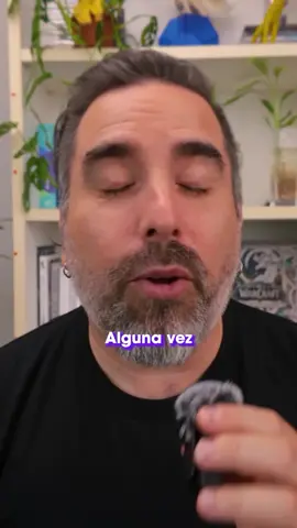 La prueba del bolsillo es real! Seguro no lo pensaste nunca, pero la pantalla de tu móvil debe resistir que la guardes y la saques de tu bolsillo decenas (¡o más!) de veces al día. Y en los laboratorios de durabilidad de @apple tienen máquinas que ponen a prueba hasta eso. #apple #iphone