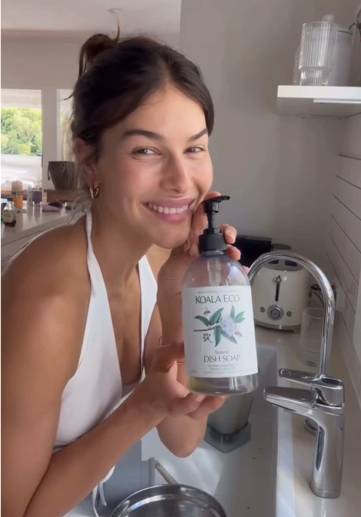 The best lunch box friendly zucchini muffins💚 And of course always followed by the best Koala Eco clean up ✨ 🧡#HelenaVestergaard #KoalaEco #MoreNatureFeelBetter #KoalaEcoCleaningProducts #PlantBased #Healthy #Nutrition #HealthyLiving #HealthyRecipe #TikTokFood #CleanEating #fy #fyp #foryou #foryoupage 