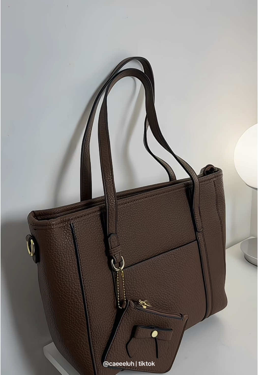 the quality tho ✨💞 —- #leatherbag #totebag #shoulderbag #leathertotebag #unibag #collegebag #officebag #classytotebag #bagrecos 
