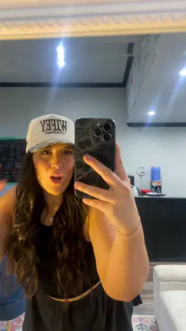 What the hat says 💋