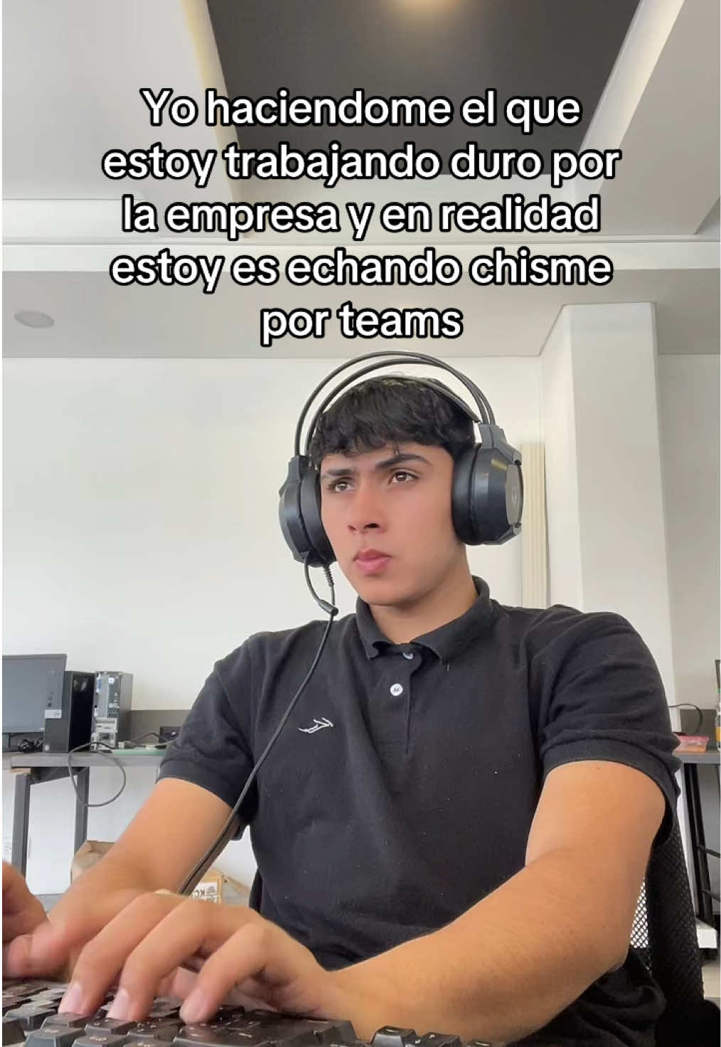 Trabajo serio hermano 🤨 #homeoffice #trabajoduro #callcenter #mundonegociocol #atencionalcliente 