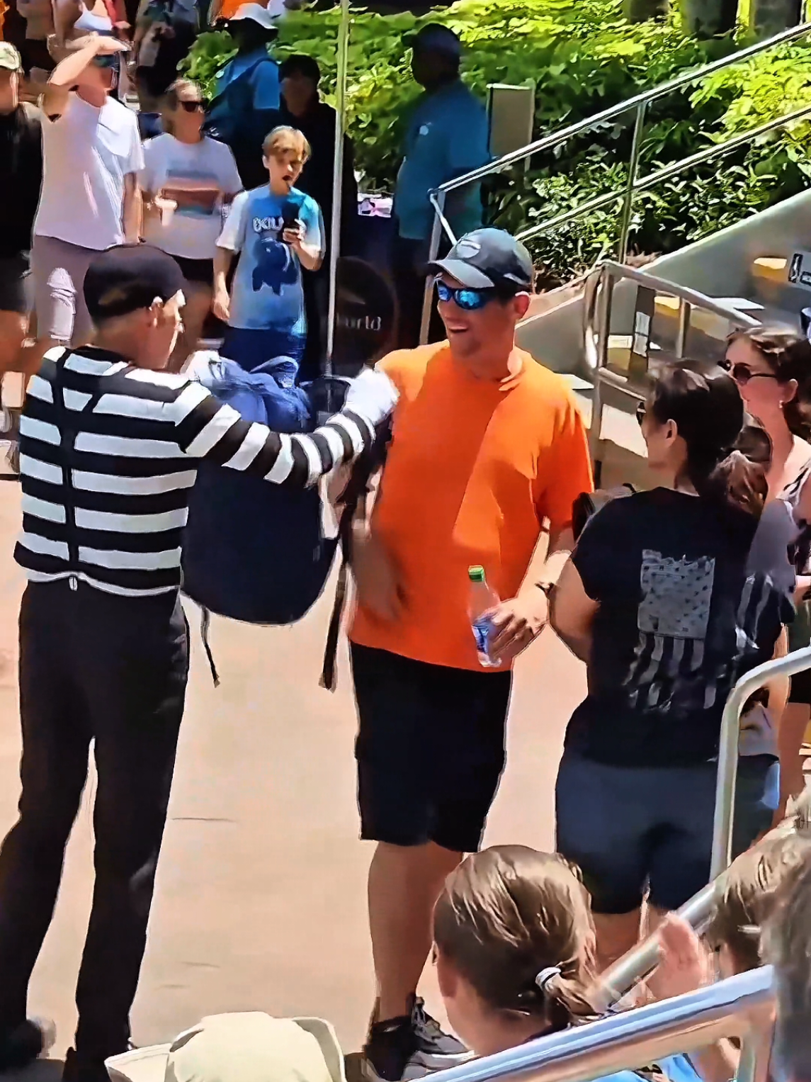 Lynn's forte is teasing beautiful women #lol #lynnthemime #totanthemime #lynntheseaworldmime #mime #seaworldmime #thebestoflynn #bestreactionprank #totanthemime #funny 