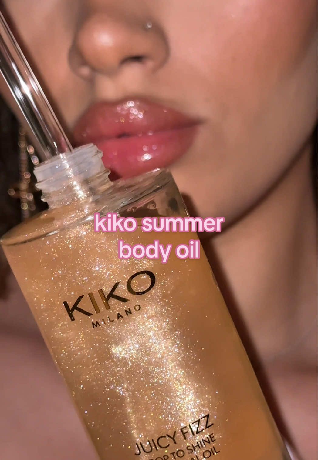 i have fallen in love with the new @KIKO Milano summer body glow ✨ the shine and glitter is so beautiful and it smells divine 🤤 sparkly citrus heaven 🍊💛 using the limited edition juicy fizz radiant shimmering universal body oil 🧡  #kiko #kikomilano #kikojuicyfizz #bodyoil #bodyshimmer #shimmerbodyoil #highlighter #glittermakeup #bodyglow #makeupswatches   