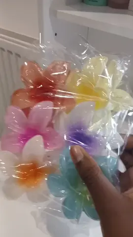 #fyp #foryoupage #obsessed #lovethem #cute #flower #clawclips #influencer #unboxing 