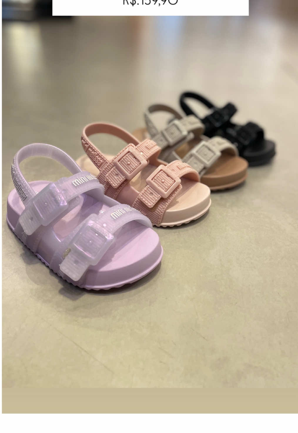 #minimelissacozymloverbb chegou com tudo, trazendo leveza e conforto para os pés das #minimlovers com fechamento em velcro e solado de EVA✨ •Disponível do 17/18 ao 28 •R$:159,90 3x53,30 💳 Fazemos Delivery 🛵🛍️ （11）98414-9920 📲 #minimelissa  #clubemelissaibirapuerasp #melissaofical #melisseiras #melisseiras 
