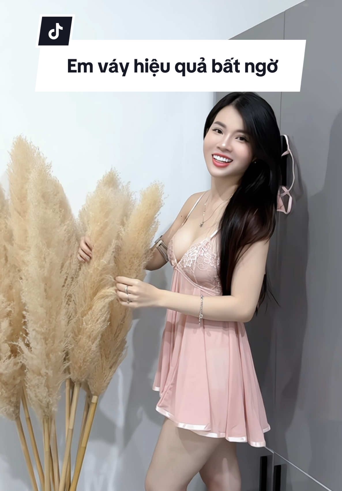 Váy có hiệu quả thức cùng nhau nha mấy bà ơi, ta nói ưng hết sức, chất voan lụa mỏng mờ mờ ảo ảo nha #nhungnhenhanggg #hottrend #thoitrangnu #vaynguquyenru #vaynguxinh 