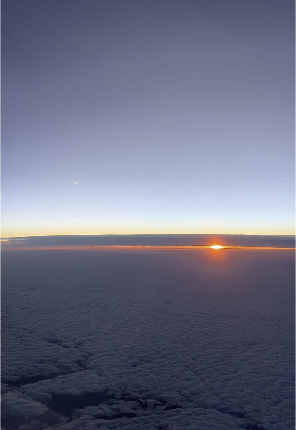 Some sunrises hit harder than others, here over the south atlantic enjoying the view 🦄 #sunrise #flying #pilot #aviation #boeing #777 