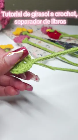 #crochetersoftiktok #crochetforyou #separadorcrochet #bookmark #crochetflower 