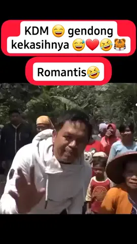 kedekatan KDM dengan warga masyarakat,momen kang Dedi Mulyadi memangku seorang nenek nenek 😁😅🙏 #kdm #bpkaing #kangdedimulyadi #dedimulyadi #humoris #warga #jabar #gubernur 