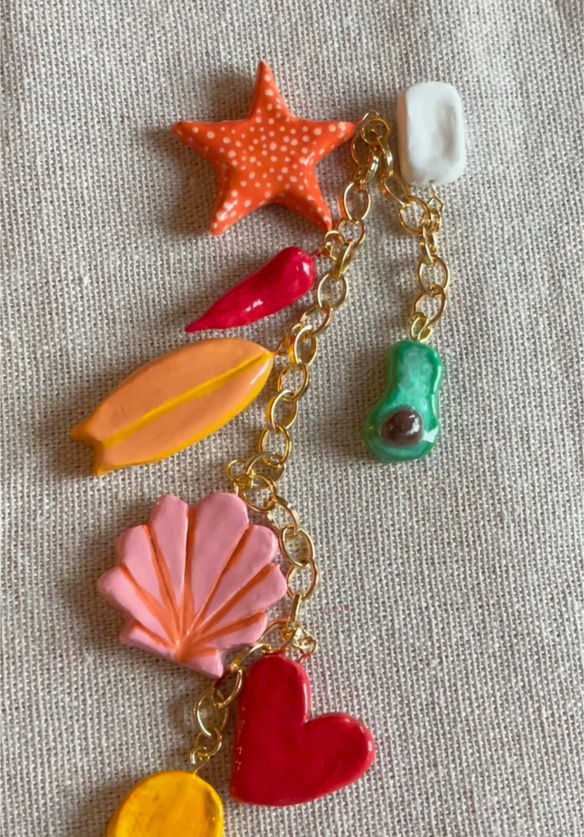 I made my first bag charm with air-dry clay, a little more difficult than I thought, but i love the result !!!  #airclay #craft #bagcharms #CapCut #diygiftideas 