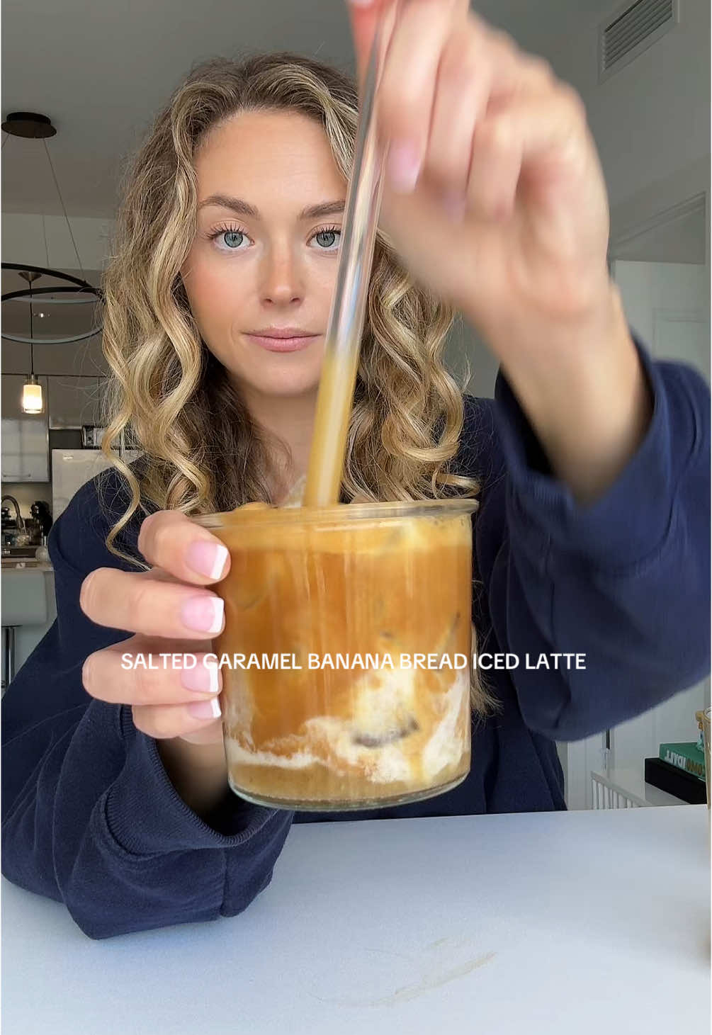 SALTED CARAMEL BANANA BREAD ICED LATTE🍌🍞 #coffeeathome #icedcoffeeathome #coffeerecipe 