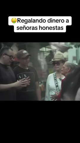 Yulay ayudando gente con actores y sorpresas #yulay #mexico #ayudando #humildad #dinero #camaraoculta 
