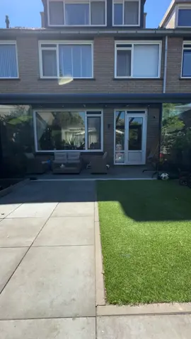 Tuinkamer geplaatst in Rotterdam! We hebben weer een plaatje afgeleverd! Deze stijlvolle aluminium tuinkamer is voorzien van: ✨ Helder glazen dak ⬜️ Zijkanten met geïsoleerde sandwichpanelen 🔲 Glazen spieën voor extra licht 🧊 Glazen schuifwanden aan de voorzijde En dat alles met een moderne, luxe uitstraling! Actie van het moment: ✅ 20% korting ✅ Gratis standaard LED-verlichting ✅ Elektrische terrasverwarmer cadeau – heerlijk warm in de winter! Laat je tuin het hele jaar stralen! #Tuinkamer #AluminiumOverkapping #GlazenSchuifwanden #Buitenleven #Rotterdam #Terrasoverkapping #Zonwering #Tuininspiratie #Woonuitbreiding #GenietenInEigenTuin #Winterklaar #Actie #BuitenGenieten #LuxeLeven #fyp #fy #viraal 