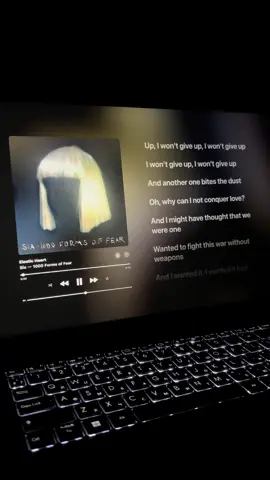 Elastic heart🎧#elasticheart #sia #song #sound #applemusic 