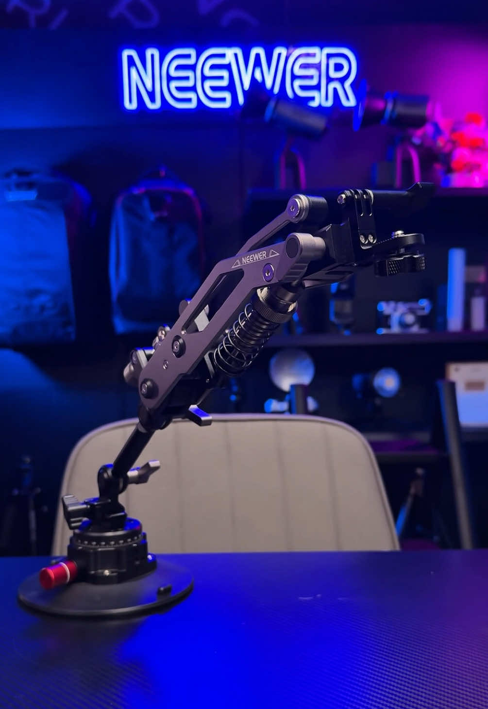 Hydraulic boom arm + suction = next-level POV content!  #NEEWER #DJI #pocket3 #POVVideo #ActionCameraRig #GoProMount #car #carshot #SuctionCupMount #VideoGear