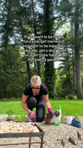 mother earth 🤝 martha stewart #gardening #Outdoors #spring #marthastewart #dating #Love #Relationship #garden #herbs 