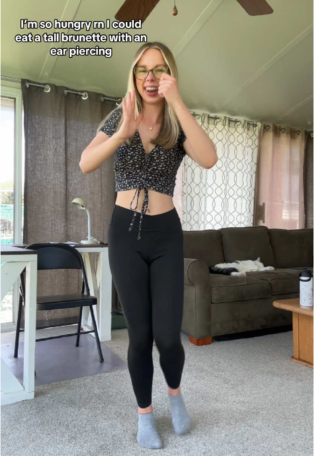 Soooo hungry. #fyp #tiktok #viral #fit #brunette #tall #Relationship #relatable #sohungry #repost #followers➕ #blonde #glasses #outfit