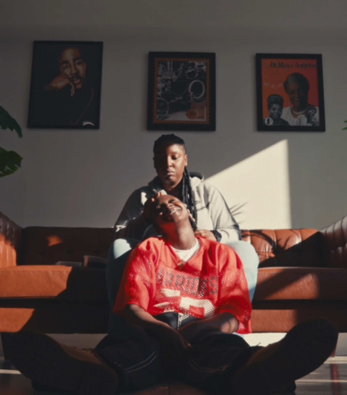 “ROOTS”- a visual poetry project Premiering May 21st, 2025 Inspired by my words, but made possible by a powerful creative village: Videographer: @justincabreraofficial  Creative Director/Wardrobe: @ay0nnah  Photographers: @kykaptured.it & @billsjugo  Models: Aspen as Little Fanta @t2aira as Fanta’s Mom @richkid_jenna  @ashajanae  @sapphs.up  This one is personal. Stay rooted. #RootsVisualPoetry #Homecoming #VisualPoetry #FantaBallo #roots #blackhair #spokenword  