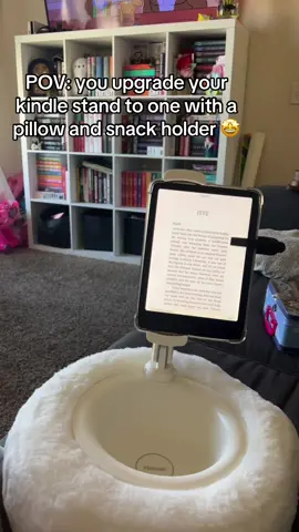 New kindle stand with pillow and snack compartment 🤩 You can find me on the couch with this everyday! #books #bookish #BookTok #book #bookworm #viozon #kindlesetup #cozy #kindleaccessories #giftideas @Viozon_official 