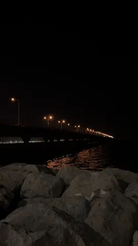 #تصويري #الكويت🇰🇼 #بحر #ليل #اكسبلور #fyp #explore #شعر #ضيقة 