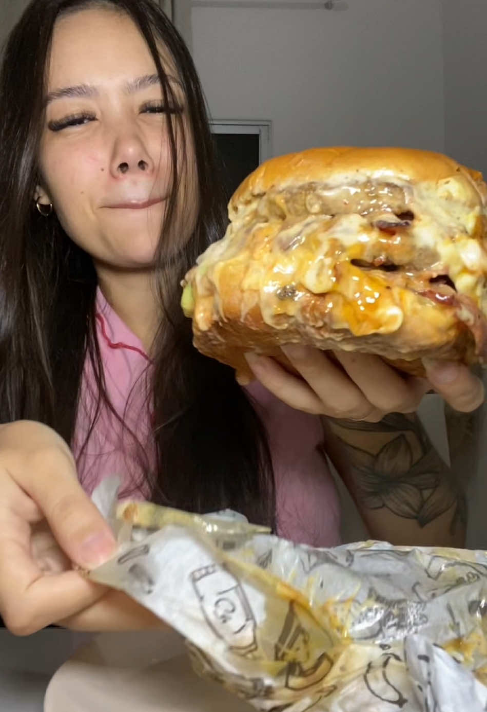 BI TE LO 🍔 . #comendo #hamburger #asmr #comidas 
