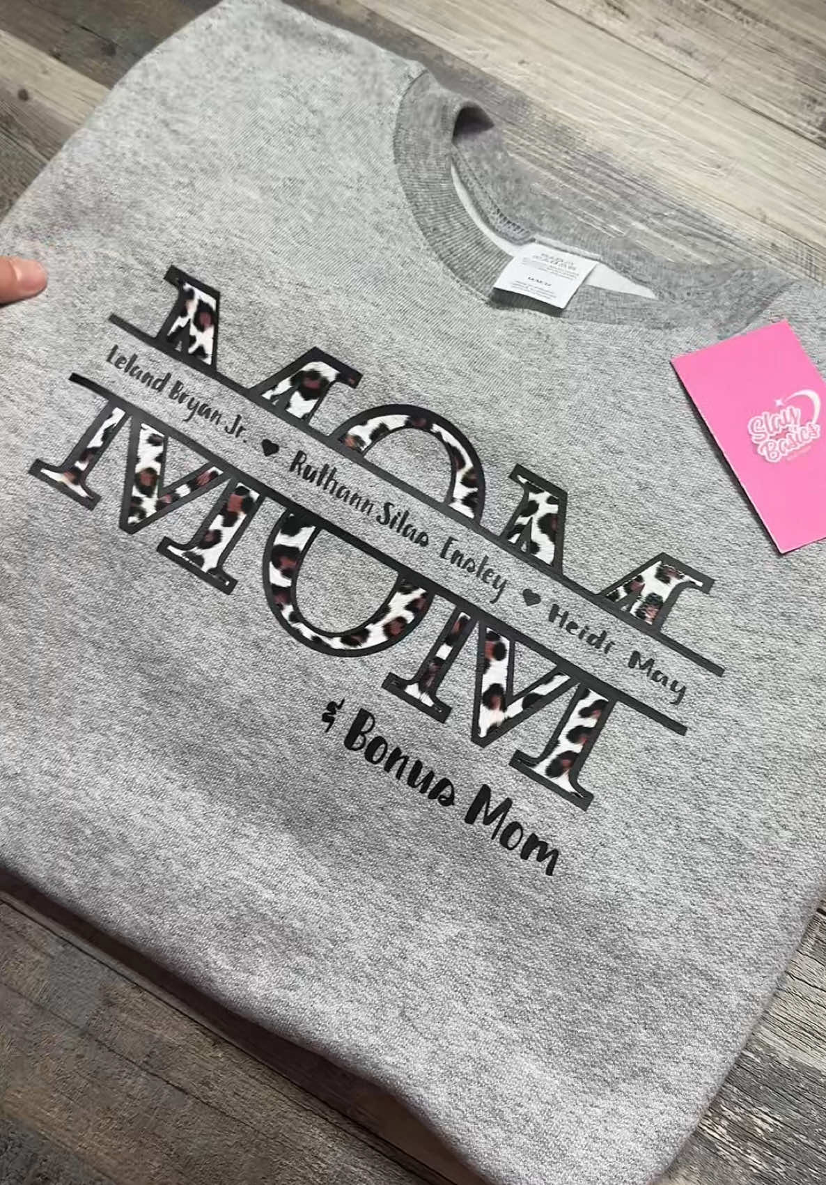 Add the names in the notes of your kiddos before checkout! And add bonus mom if you want that included ❤️‼️ #mama #customsweatshirt #custom 