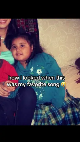 can you tell my tias were in their early twenties at the time😭😭  #greenscreen #genz #y2k #nostalgia #howilookedwhenthissongwasmyfavoritetrend #2008 #2000sthrowback #2000s #genzchildhood #2000snostalgia #2000skids 