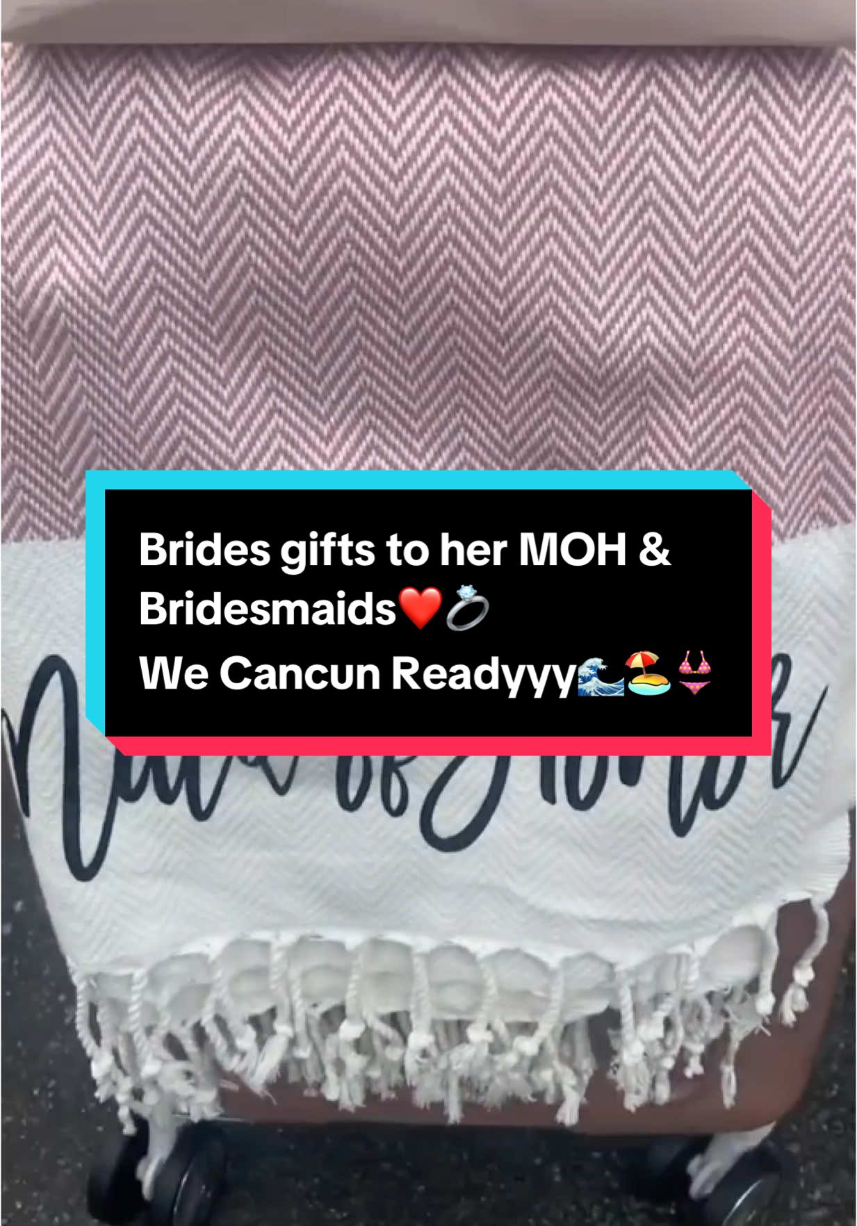 When your little sister is extra😂🥰 lalaloooved our gifts! Good job sisterrrr!!! #cancun #bride #bridesmaids #bridalgifts #wedding #marriage #gettingmarried #samoan #bebe #girls #Queentingz 